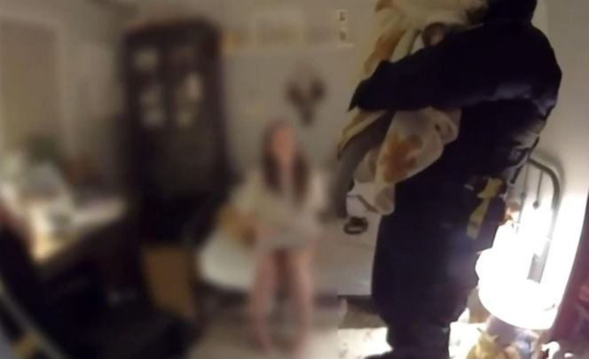 Łódź. Pożar mieszkania przy ul. Kusocińskiego. 27-latka z dzieckiem uwięzieni na balkonie [ZDJĘCIA]