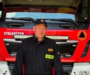 Strażakiem się jest, a nie bywa. Strażak z Kalisza udzielił pomocy pasażerowi samolotu