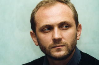 Tak na początku kariery wyglądał Andrzej Chyra. Dziś trudno go rozpoznać na starych zdjęciach