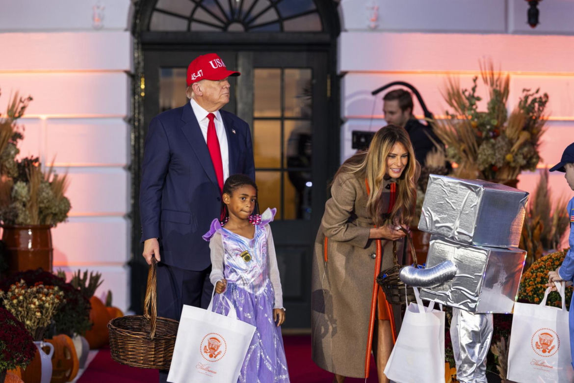Tłumy na zabawie w Białym Domu. Tak Trump świętował Halloween EPA/JIM LO SCALZO