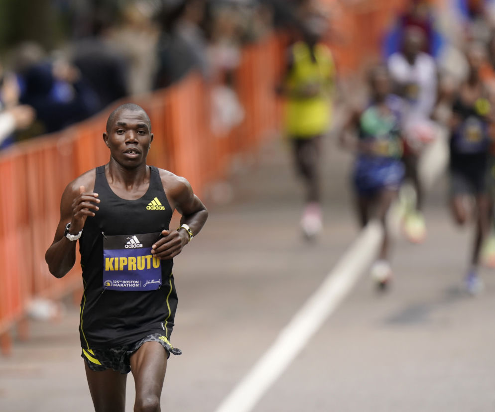Benson Kipruto zmierza po zwycięstwo w Bostonie