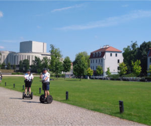 Bydgoscy strażnicy miejscy na segwayach 