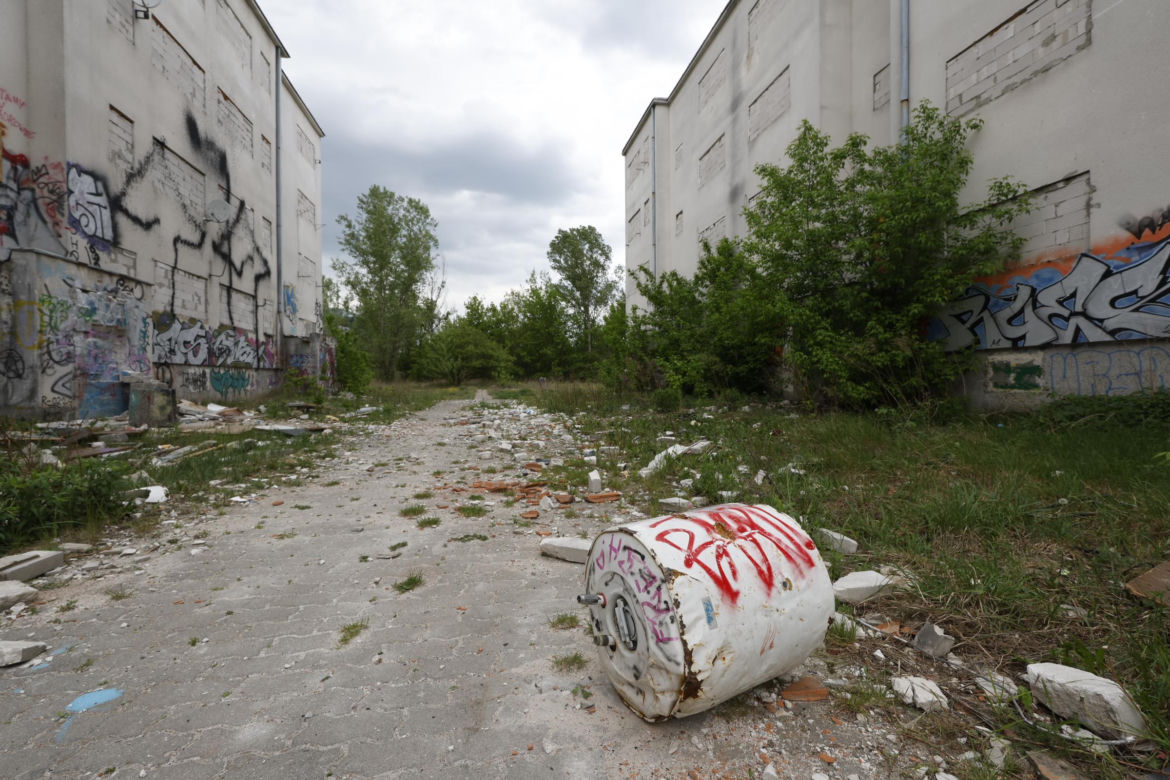 „Czarnobyl” Warszawy zniknie z mapy. „Smród, fetor i grzyb”. Tak wyglądało życie w „13 dzielnicy”