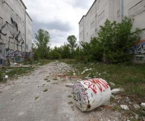 „Czarnobyl” Warszawy zniknie z mapy. „Smród, fetor i grzyb”. Tak wyglądało życie w „13 dzielnicy”