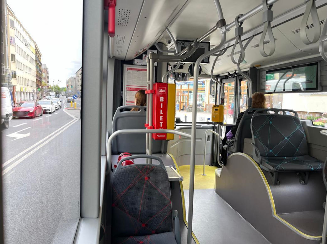 Elektryczny autobus Yutong U12 zadebiutował na ulicach Warszawy