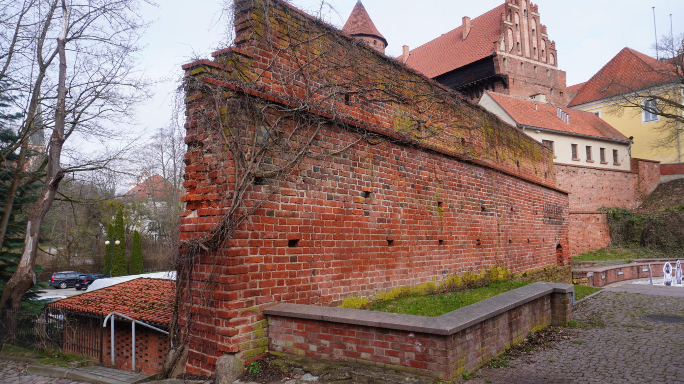 W Olsztynie były trzy bramy obronne. Z niektórych pozostały tylko ruiny