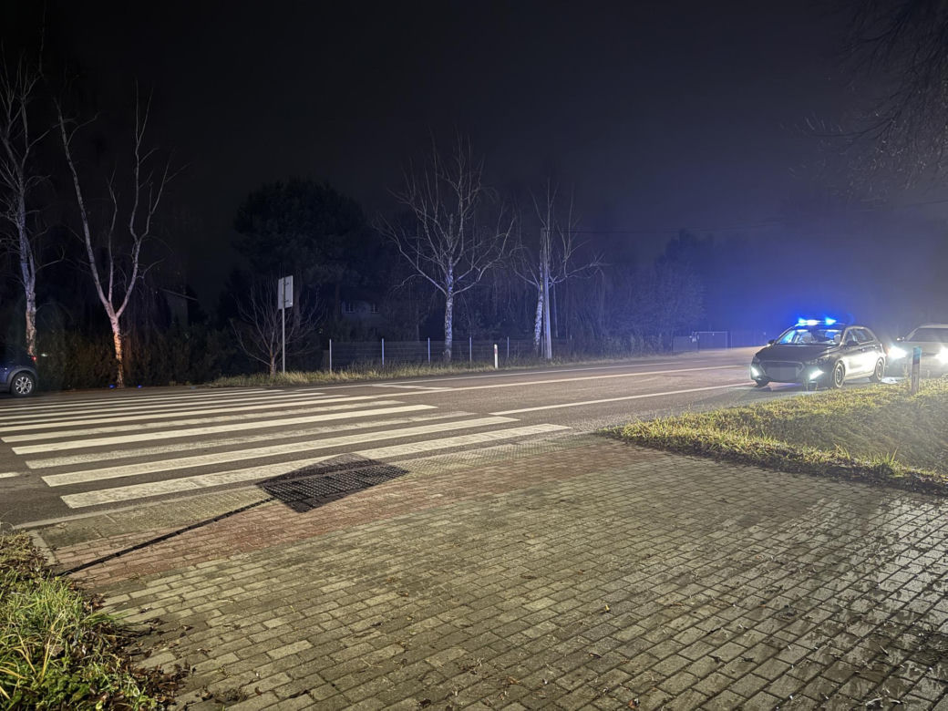 Potrącił kobietę na pasach w Ołtarzewie i uciekł. Miesiąc później oddał się w ręce policji