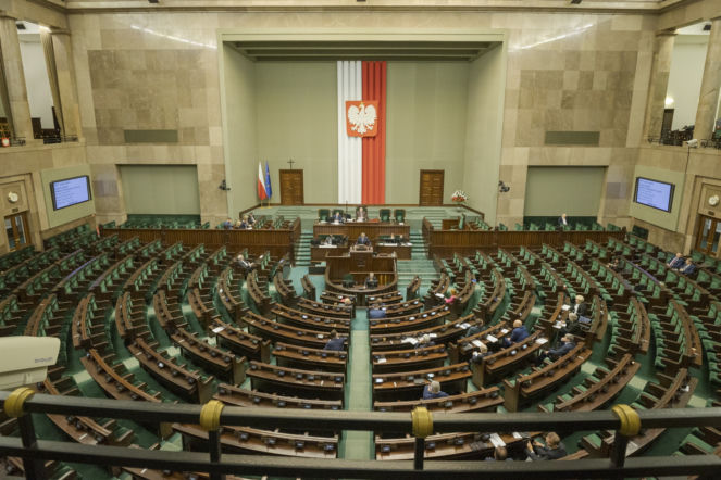 33 dni bez posiedzeń Sejmu. Posłowie odliczają już dni do wakacji