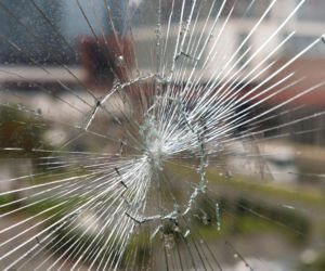 Strzelali w okna mieszkań w centrum miasta. Głupia zabawa mogła skończyć się tragedią