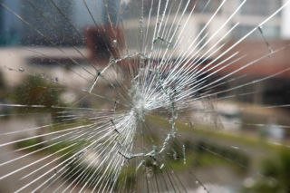 Strzelali w okna mieszkań w centrum miasta. Głupia zabawa mogła skończyć się tragedią