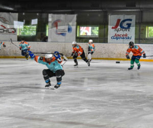 Latem trenują na łyżwach pod okiem trenerów z NHL