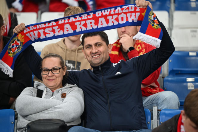 Tak kibice Wisły Kraków bawili się na trybunach. Znajdź się na zdjęciach