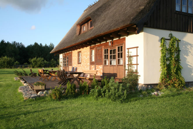 Strzecha to stylistyczne dopełnienie domu w stylu tradycyjnym