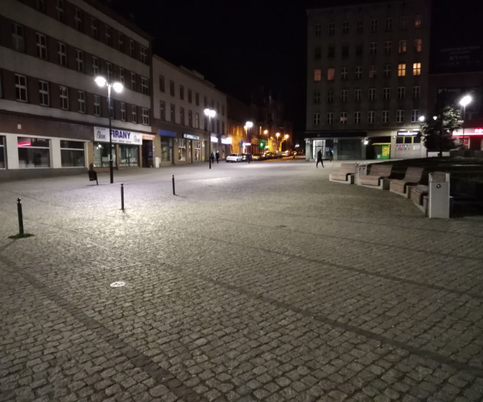 Zabrze. Spacer wieczorami? Tylko z zatkanym nosem!