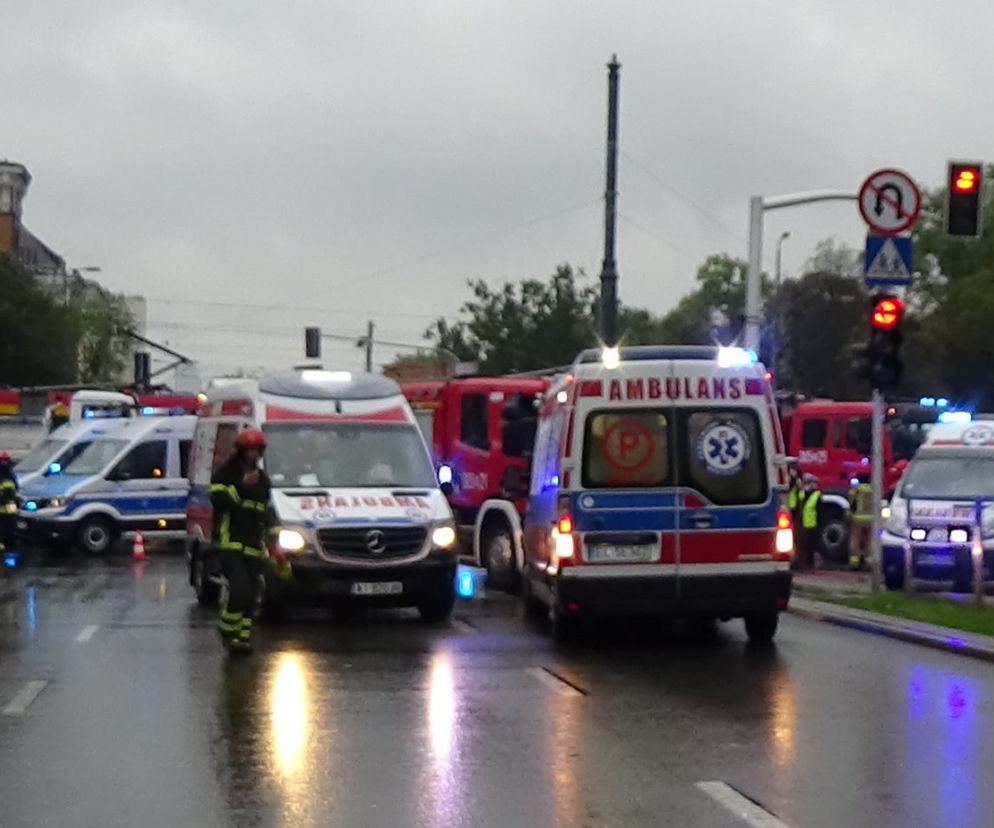 Dramatyczny wypadek na rogu al. Solidarności i ul. Targowej 