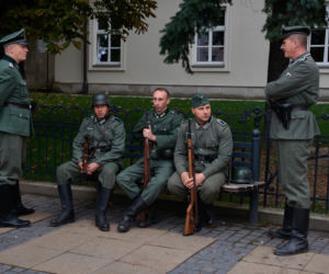 Na planie zdjęciowym do serialu „Wojenne Dziewczyny”