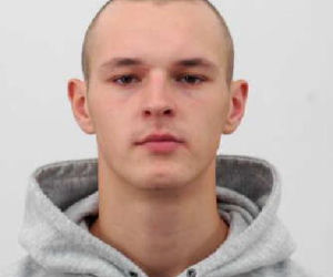 Ci mężczyźni mają lepkie ręce! Złodzieje z Bydgoszczy poszukiwani przez policję [ZDJĘCIA]