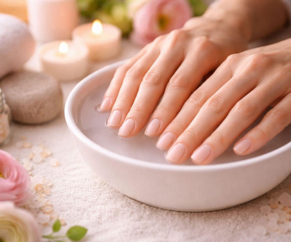 Domowe sposoby na suche dłonie. Ten trik działa już po pierwszym użyciu 