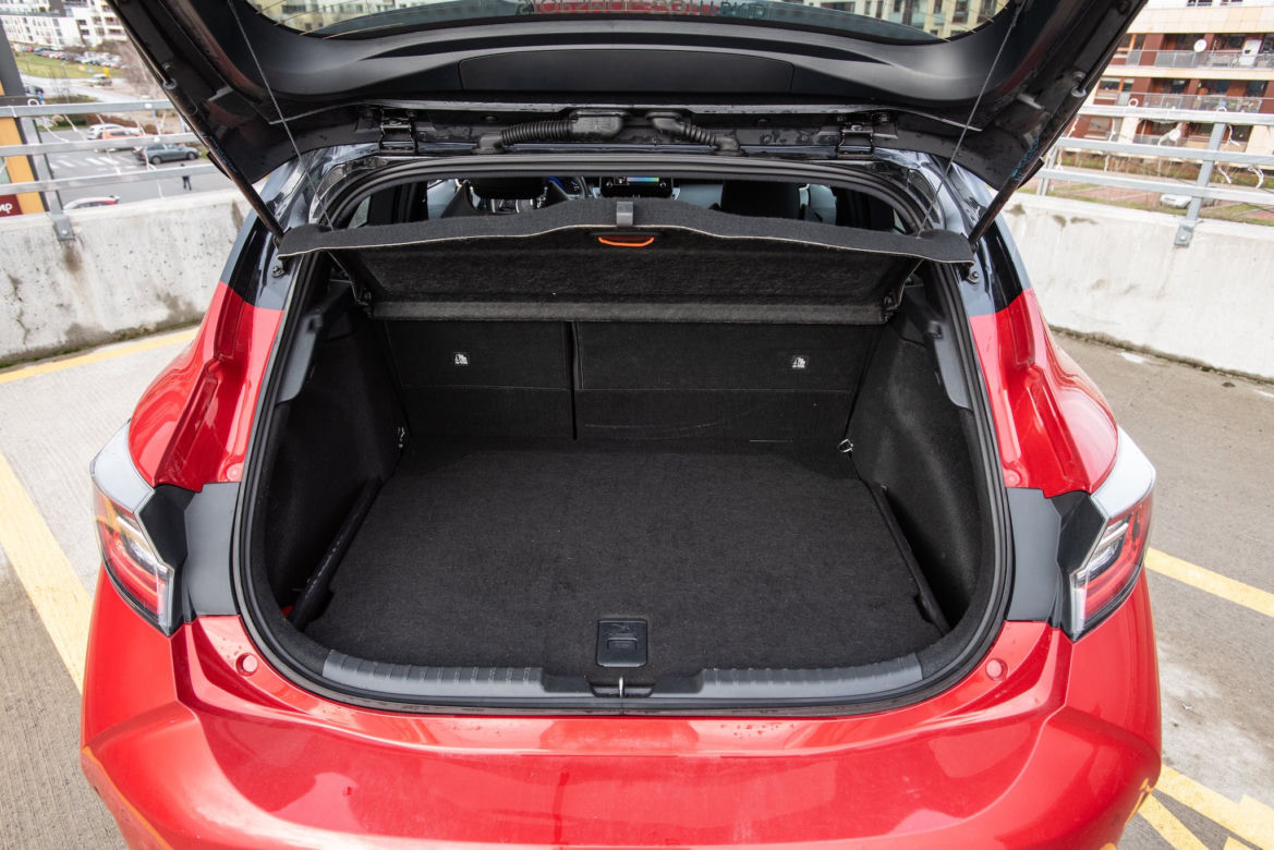 Toyota Corolla 2.0 Hybrid Dynamic Force 184 KM e-CVT vs Mazda 3 Skyactiv-X 180 KM 6MT AWD