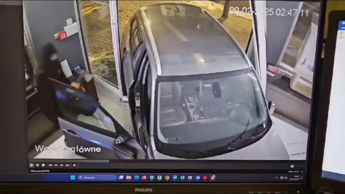 Wjechali autem do jubilera, a potem uciekli z łupem! Jest nagranie z napadu