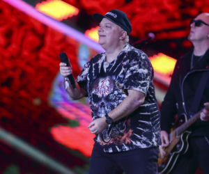 Krzysztof Skiba i jego wizerunek na przestrzeni lat. Tak zmieniał się lider Big Cyca