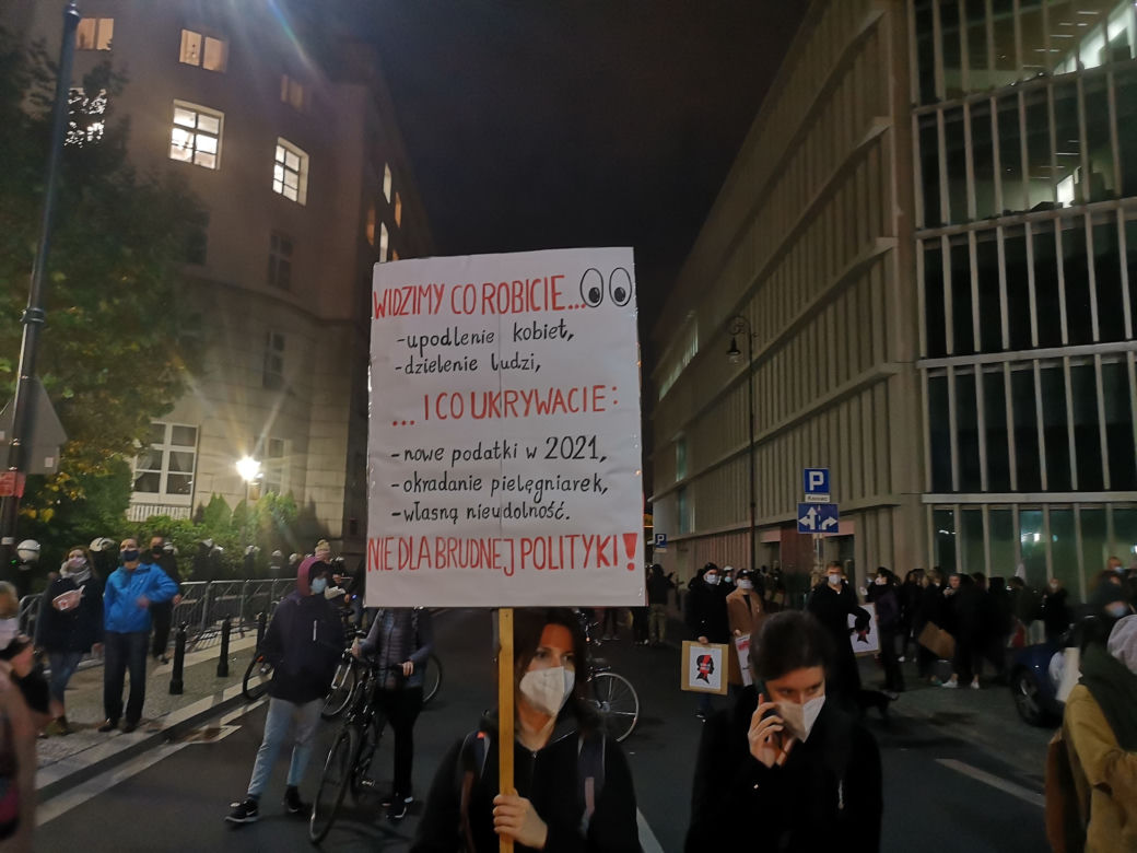 Protesty kobiet 28.10.2020. Polki manifestują w Warszawie