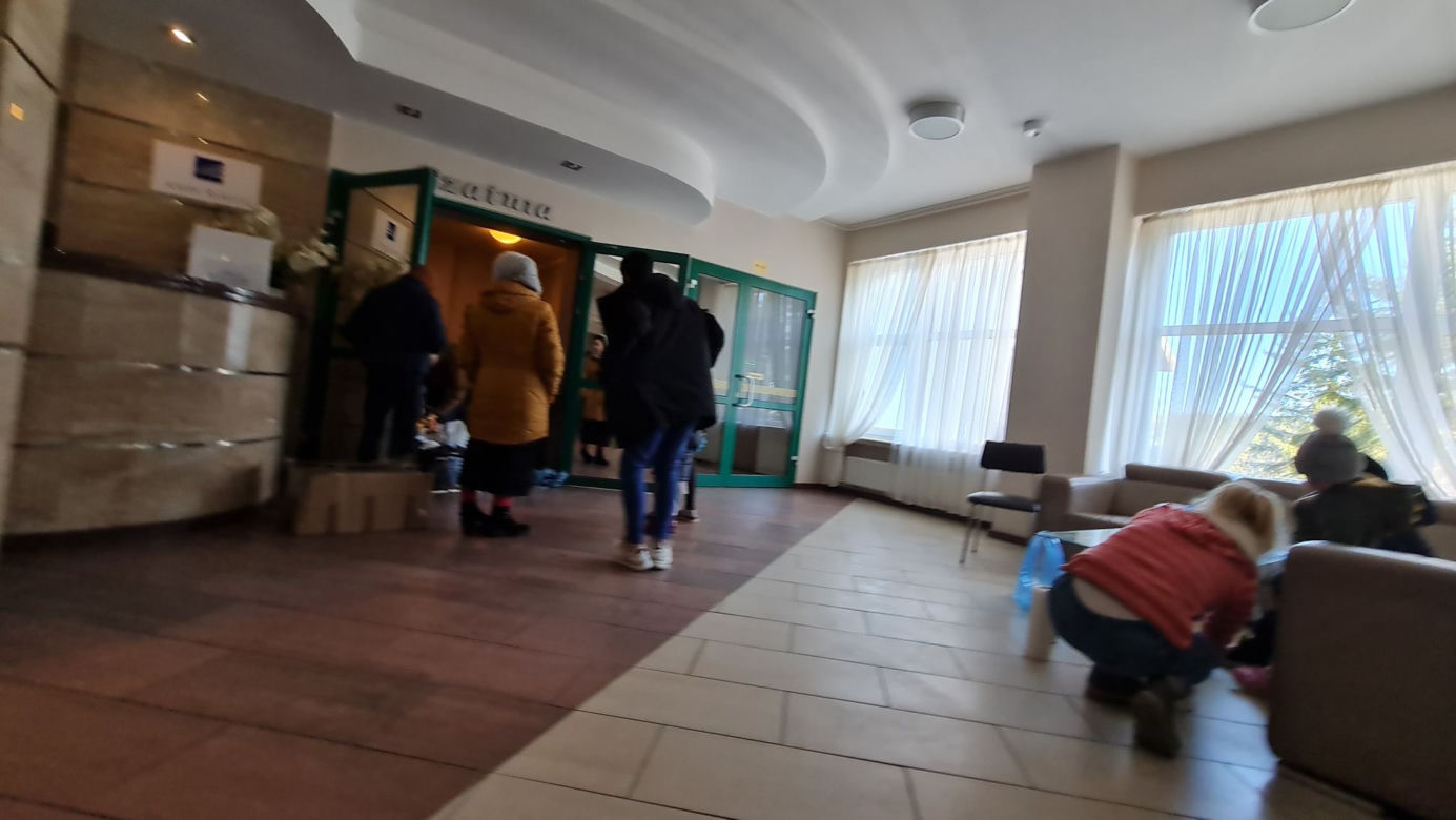 Uchodźcy z Ukrainy w ośrodku w Waplewie