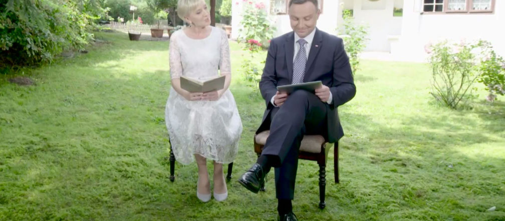 Agata Duda cała w bieli i koronkach zaprasza do czytania ZOBACZ