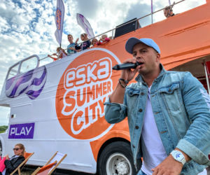 Ekipa Eska Summer City i imprezowy BUS Eski pojawili się na plaży miejskiej ZAGRO Rataje