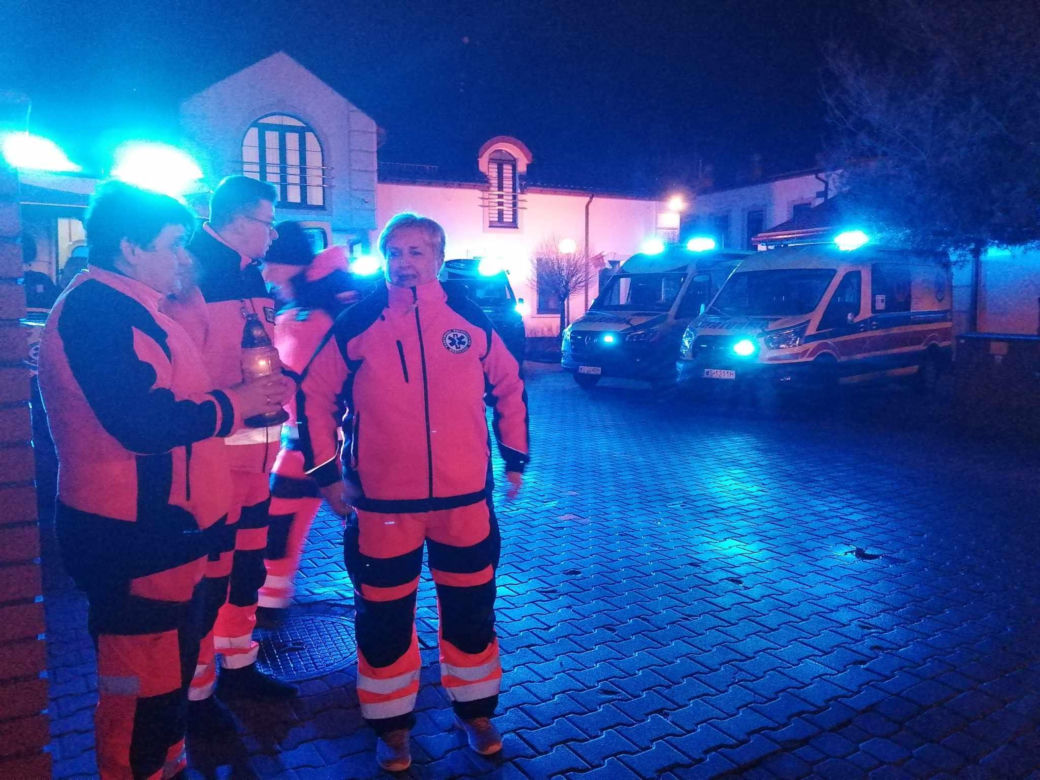Siedlczanie wyrazili swój sprzeciw przeciwko agresji i wsparcie dla rodziny ratownika medycznego, który zginął w ataku nożownika