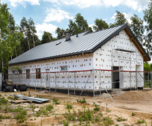 Ile kosztuje ocieplenie domu 200 m² w 2026? Ceny materiałów i robocizny