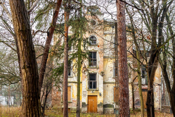 Opuszczona willa w Konstancinie