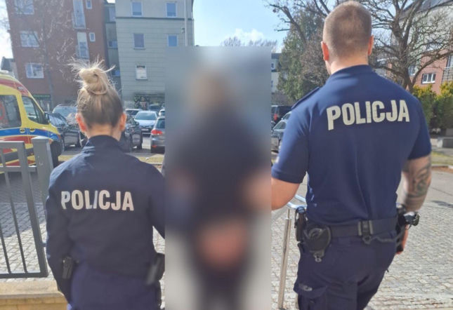 Awantura w sklepie. 34-latek pobił ochroniarza i uciekł z butelką napoju wysokoprocentowego oraz jogurtami