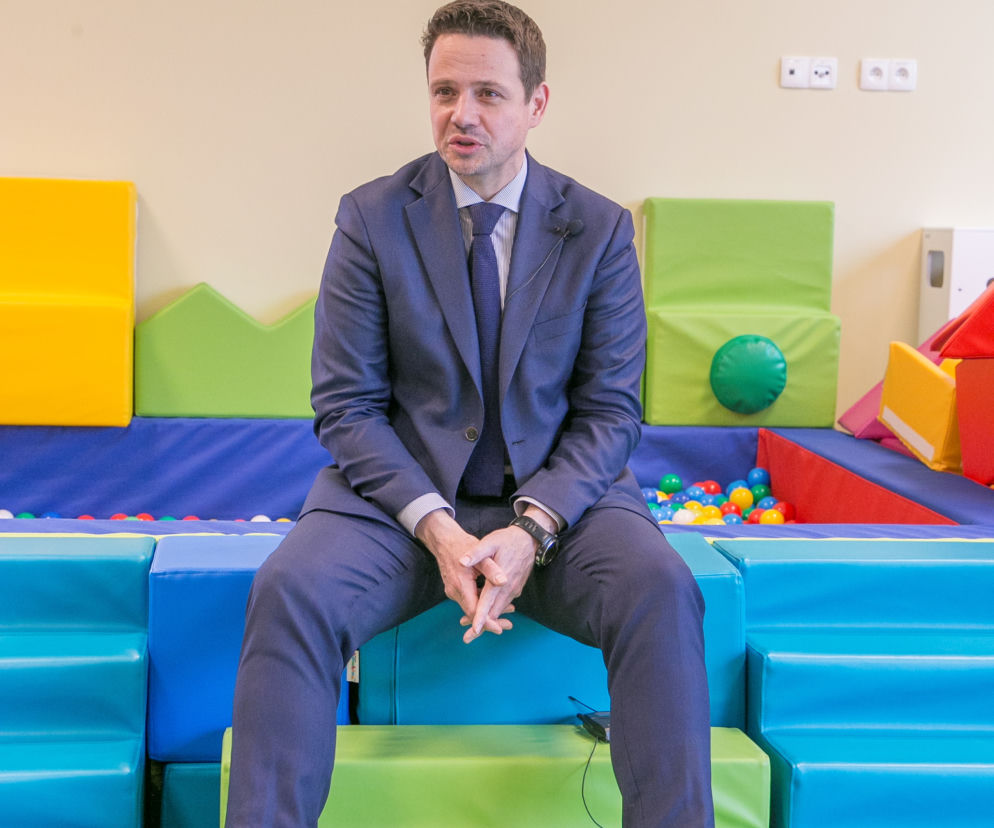 Trzaskowski w żłobku