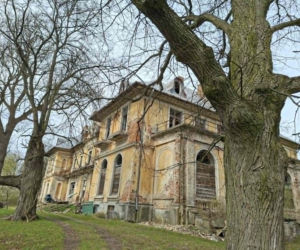 Kiedyś perła, dziś w ruinie. To nie jest zwykły pałac w Świętokrzyskiem (Pałac w Bałtowie)