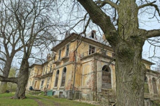 Kiedyś perła, dziś w ruinie. To nie jest zwykły pałac w Świętokrzyskiem (Pałac w Bałtowie)
