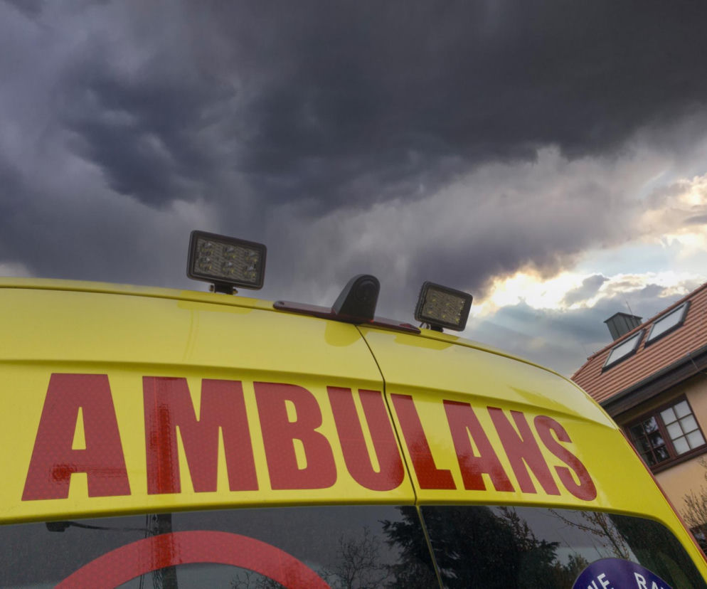 Rodzinna tragedia w Wigilię! 44-latka nie żyje, dwaj ratownicy w szpitalu. Mieszkańcy Opalenicy zszokowani