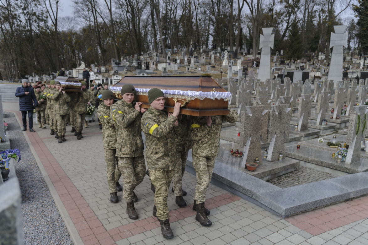 Lwów: Odbyły się pierwsze pogrzeby ukraińskich żołnierzy poległych w wojnie z Rosją 