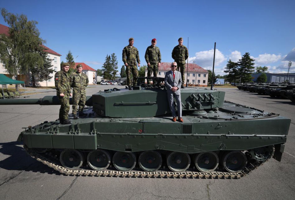 Koniec ery T-72 w Czechach. 42 czołgi Leopard 2A4 w komplecie