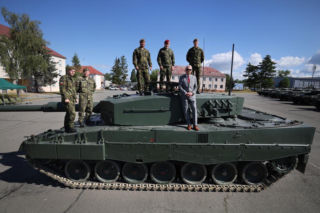Koniec ery T-72 w Czechach. 42 czołgi Leopard 2A4 w komplecie