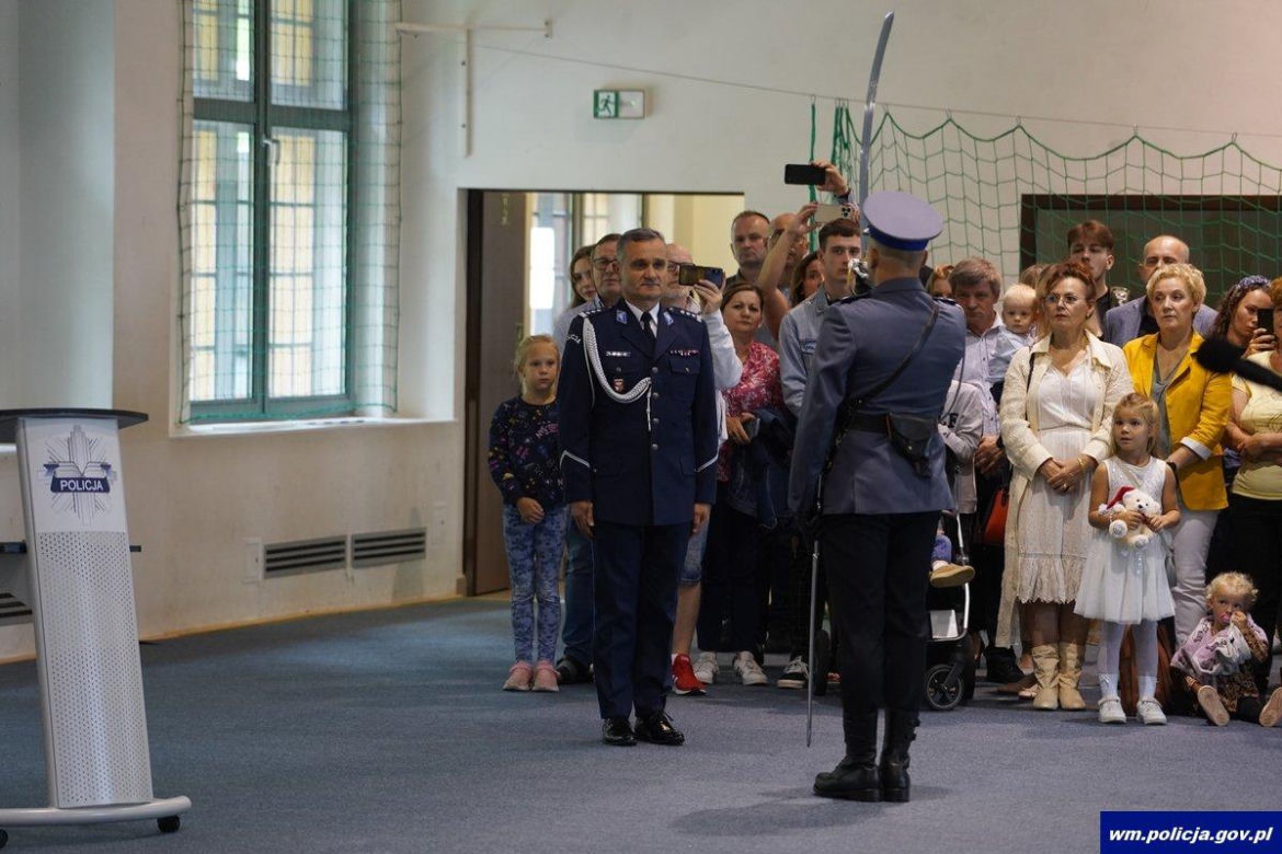 Ślubowanie nowych policjantów w Olsztynie. W szeregi wstąpiło 47 funkcjonariuszy [ZDJĘCIA]
