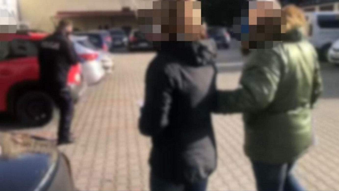 Kwiaciarka z Mokotowa handlowała narkotykami! Trzymała je pomiędzy kwiatami