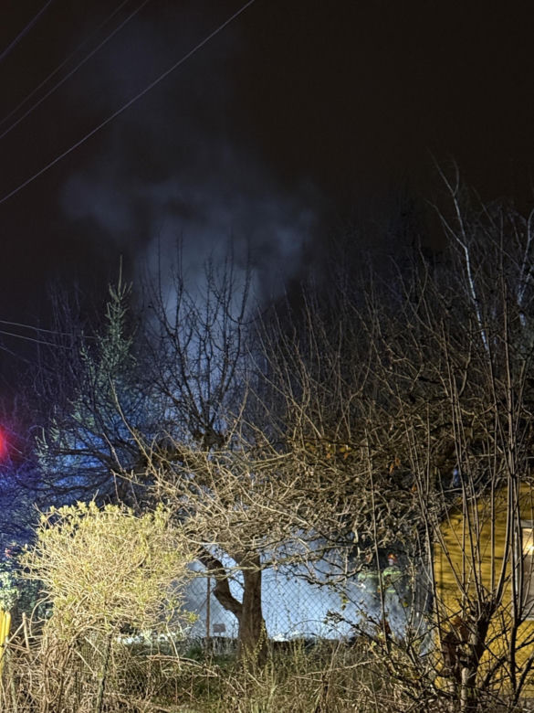 Tragedia na terenie ogródków działkowych. Altanka stanęła w ogniu. W srodku znaleźli zwęglone ciało