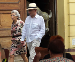 JAN MARIA ROKITA WSPIERA ŻONĘ W CHOROBIE.