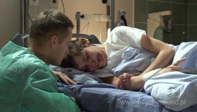 M jak miłość odc. 1000. Janka Jane Buford (Joanna Osyda), Paweł Zduński (Rafał Mroczek)