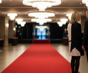 Komorowscy zaskoczyli na premierze. Co naprawdę działo się za kulisami?