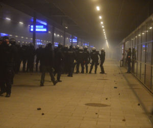 Burdy i zamieszki przy stacji Warszawa Stadion