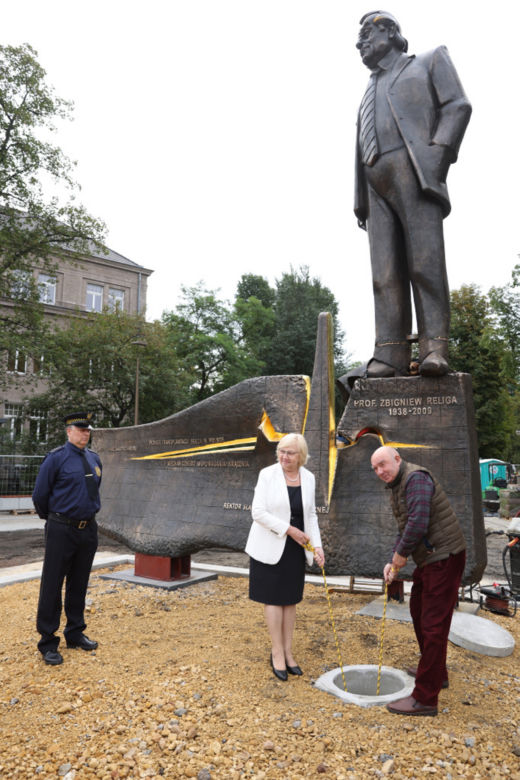 Pomnik prof. Zbigniewa Religi