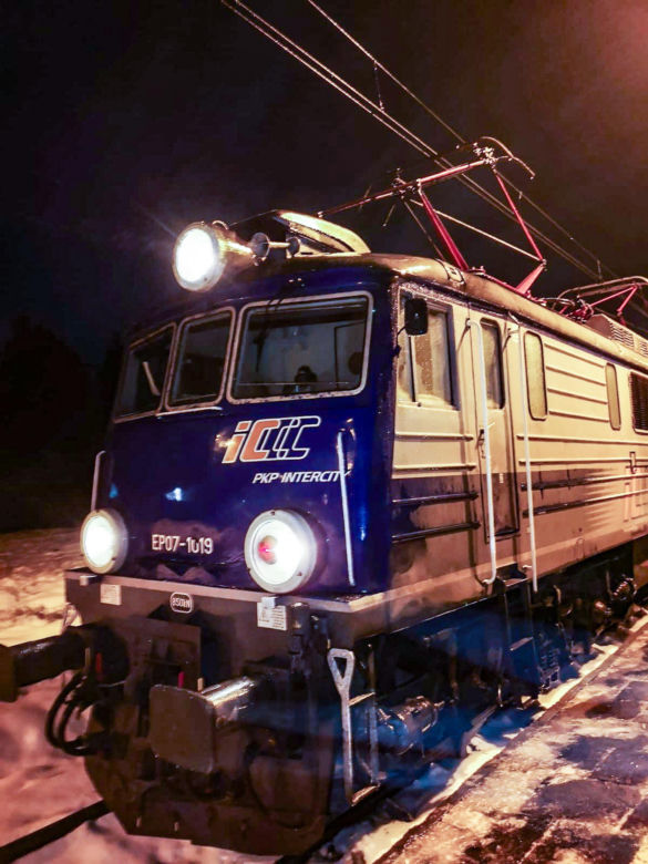 Lód na torach, pociągi utknęły na trasie. Potężne opóźnienia