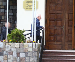 Wiosenny Lech Wałęsa na wielkanocnej mszy